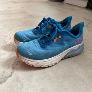 Hoka Arahi 6 | 9.5 wide